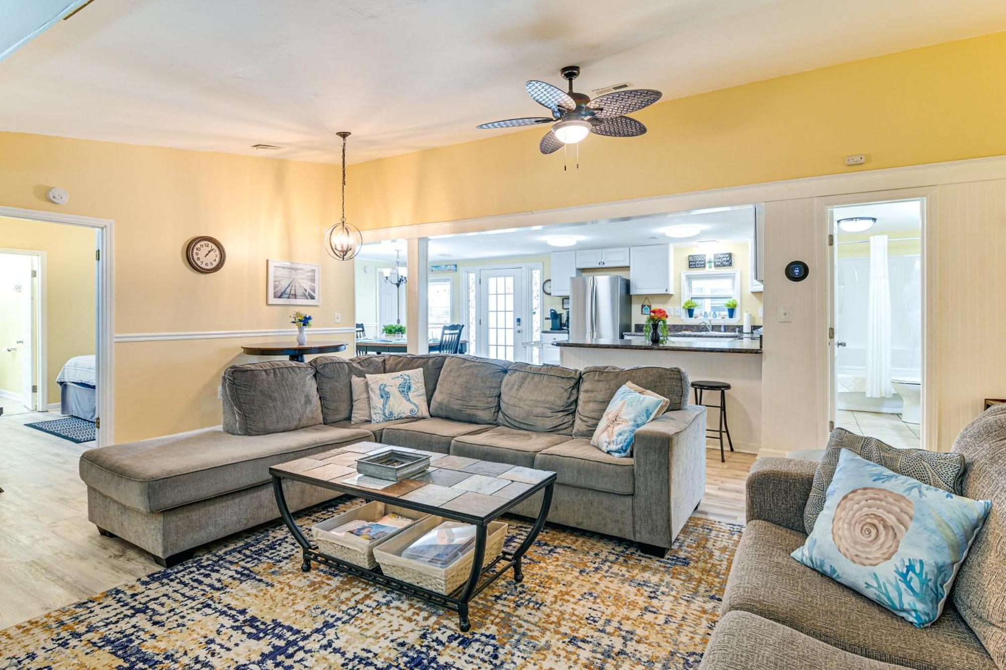 Lovely Myrtle Beach Getaway - Walk To Beach! Exterior photo